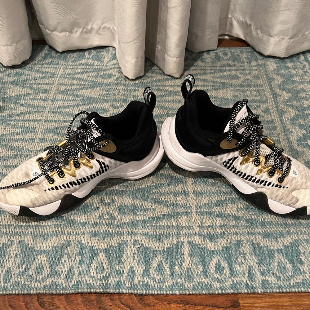 Size 7.5 NIKE Giannis Immortality White/ Metallic Gold - Basketball Sneaker